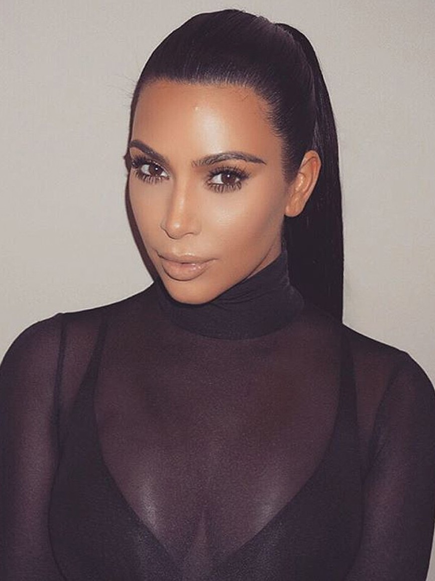 Kim Kardashian prichádza s novým štýlom rolákov. Kúpili by ste si jeden?