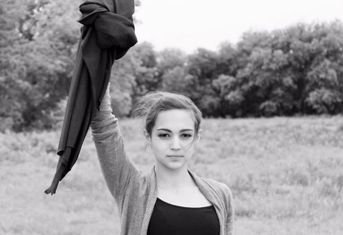 Iránska žena protestovala kontroverznou fotkou proti prísnym zákonom Hidžábu