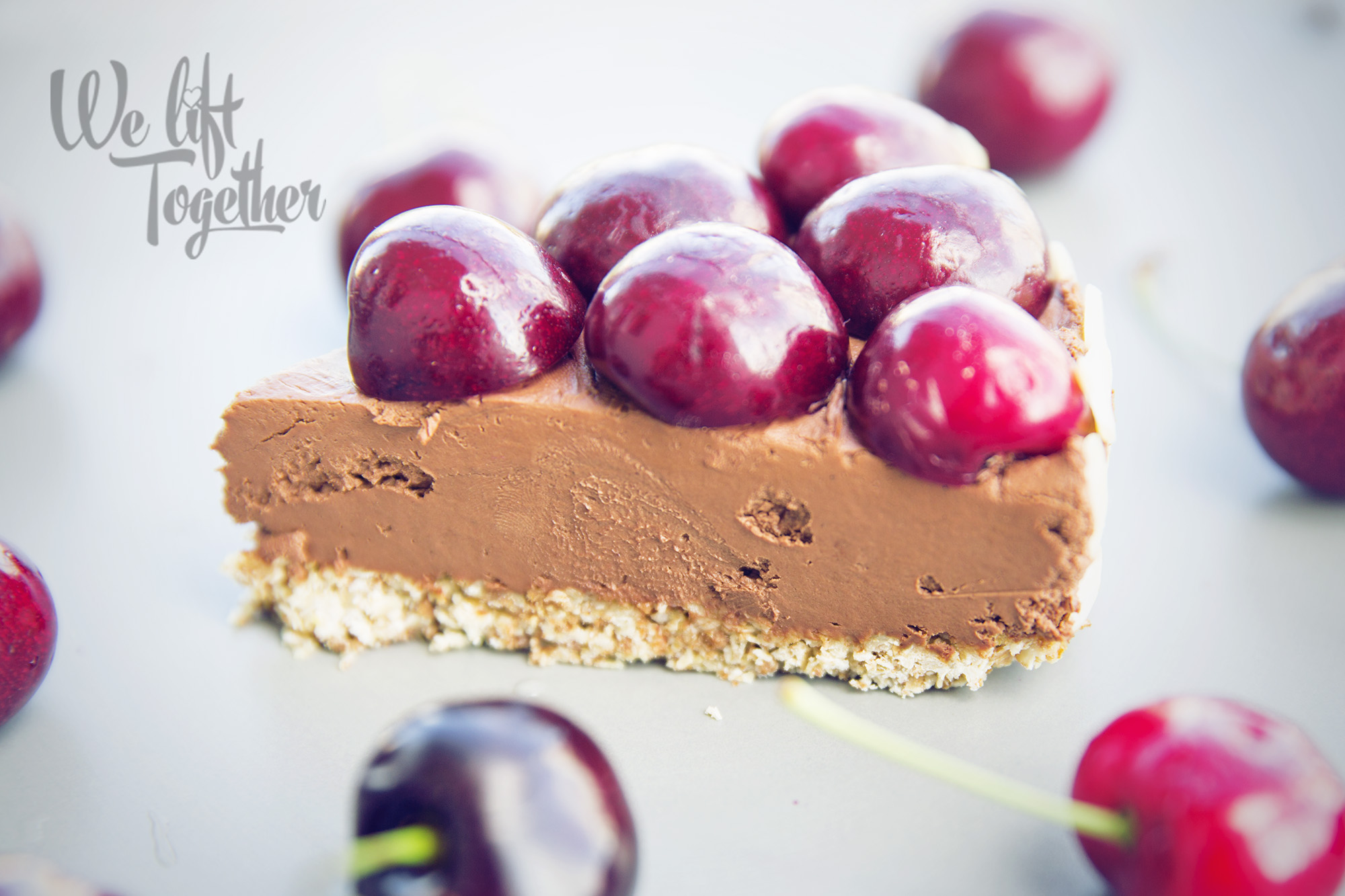 Vyskúšajte skvelý čokoládovo – ovocný cheesecake a oslaďte si ním letné dni!